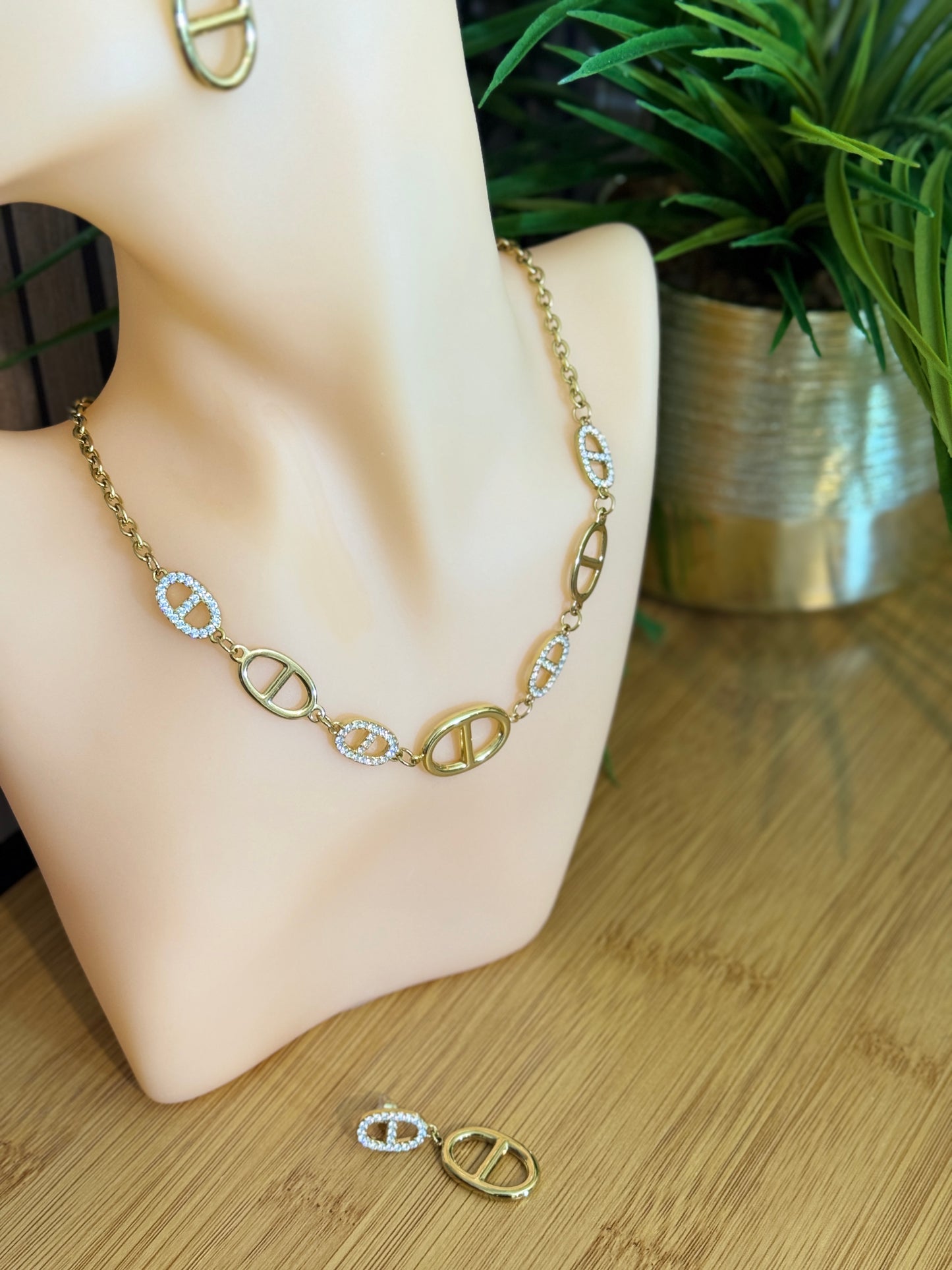 Collier Luxury