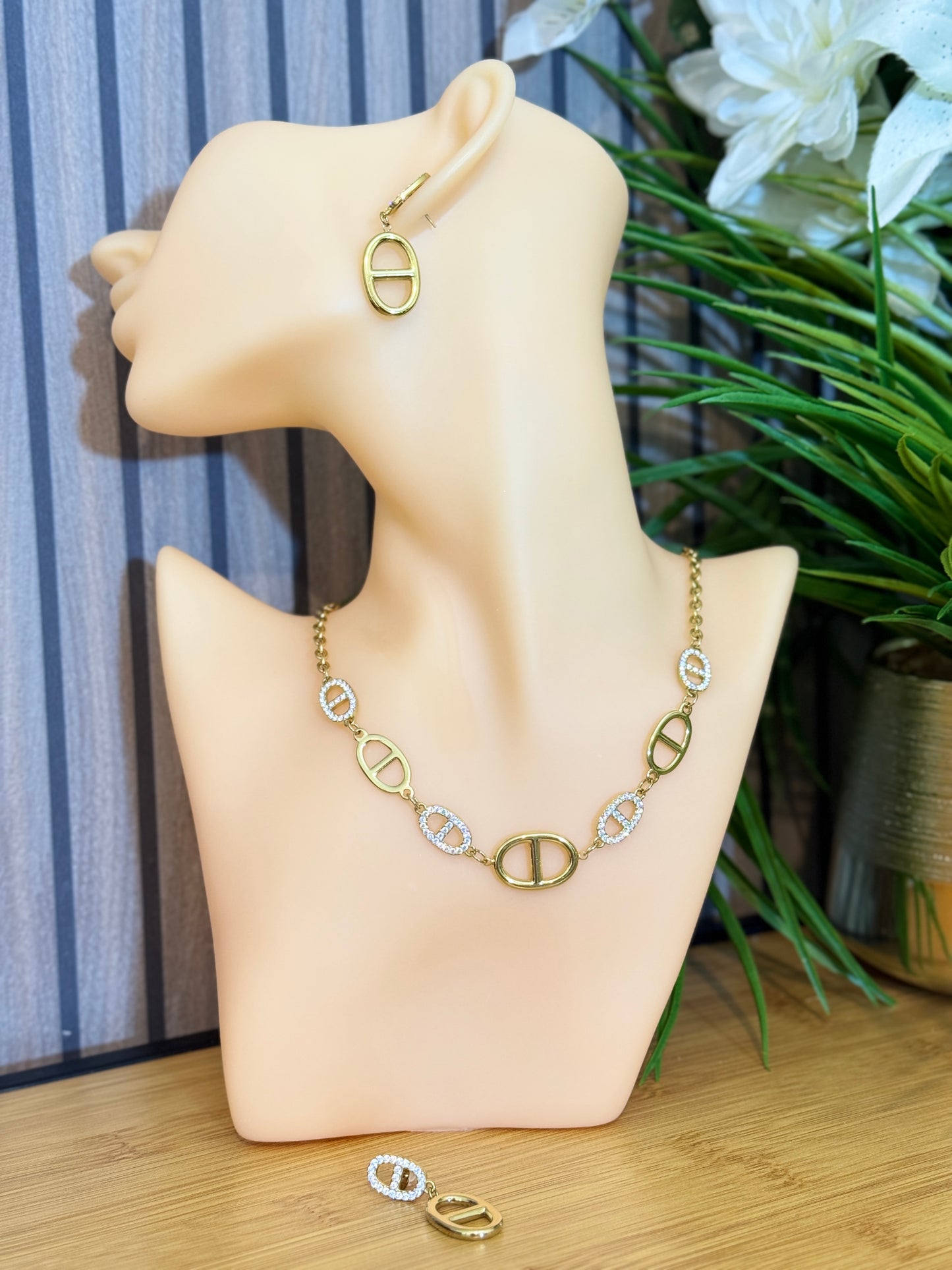 Collier Luxury