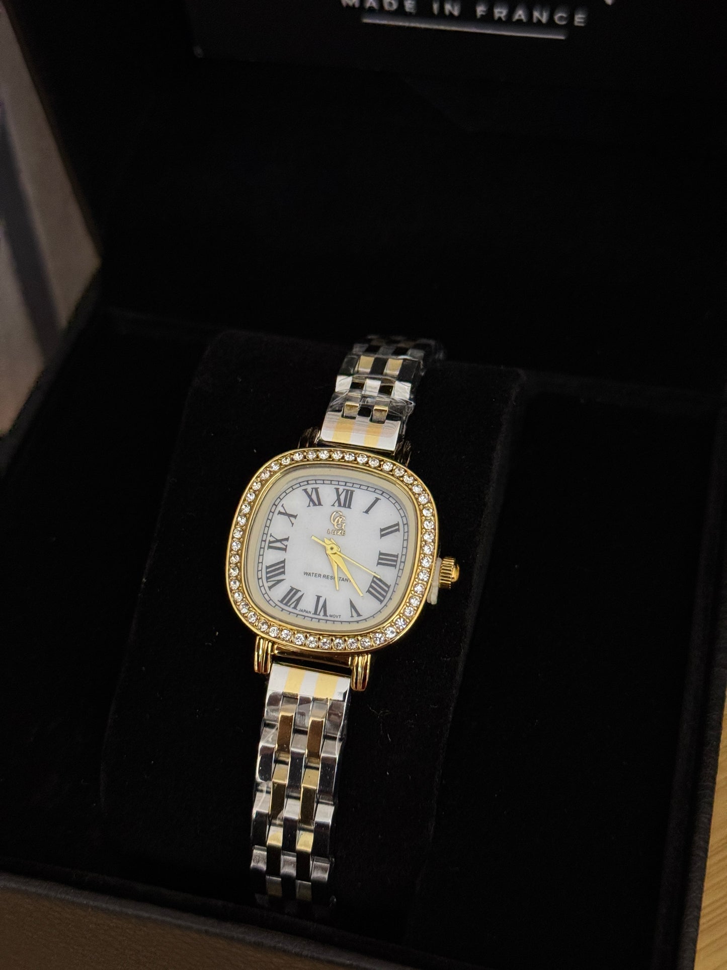 Montre Holla